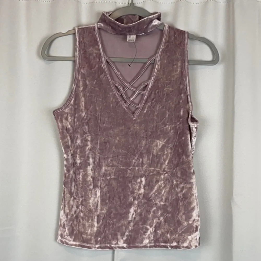 Streetwear Society NWOT Women’s L Sleeveless Velvet Top‎